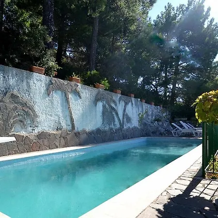 Sleeps 6 Pool Air Con Wifi Maiori