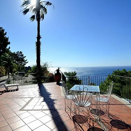 Sleeps 6 Pool Air Con Wifi Maiori