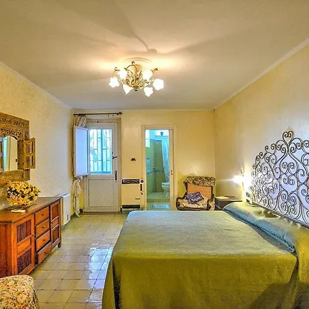 Sleeps 6 Pool Air Con Wifi