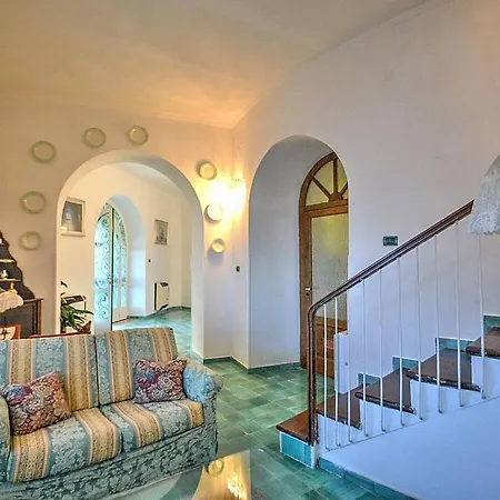 Sleeps 6 Pool Air Con Wifi Maiori
