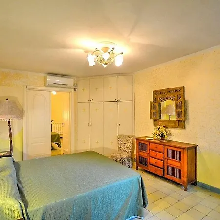 Villa Sleeps 6 Pool Air Con Wifi